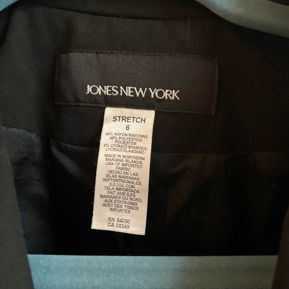 Beautiful business suit .. in perfect condition - Picture 3 of 3